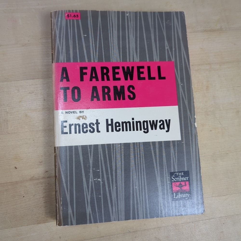 A Farewell To Arms by Ernest Hemingway  Scribner Library 1957 ‎ SL 61 Paperback